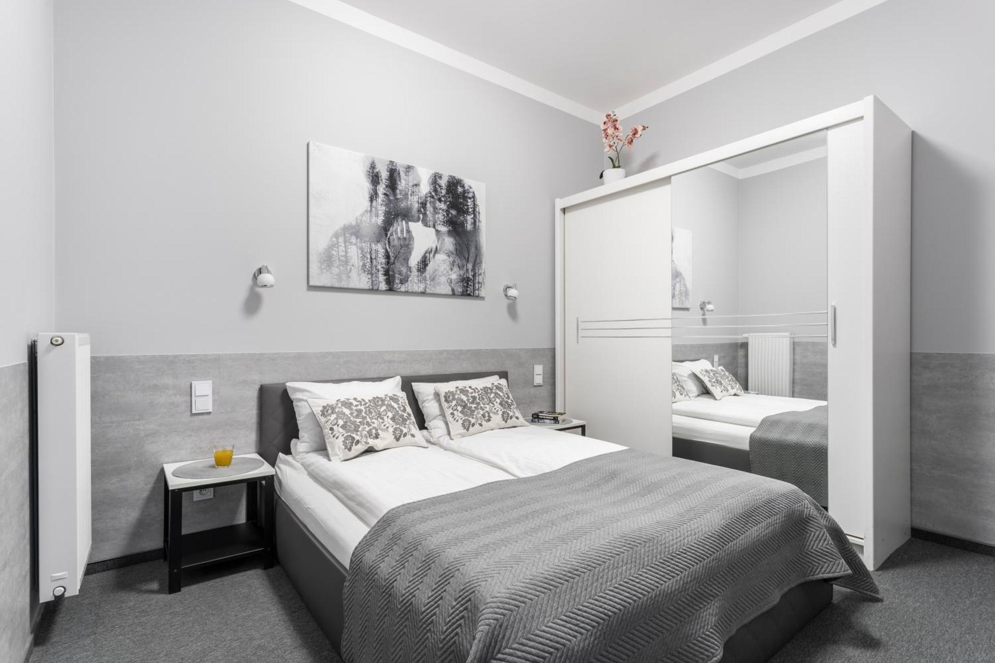 Primero Elegant Old Town Aparthotel
